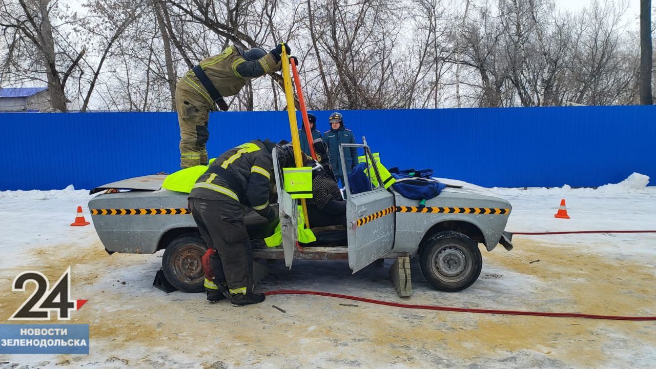 В Зеленодольске прошли соревнования пожарных по оказанию помощи пострадавшим при ДТП
