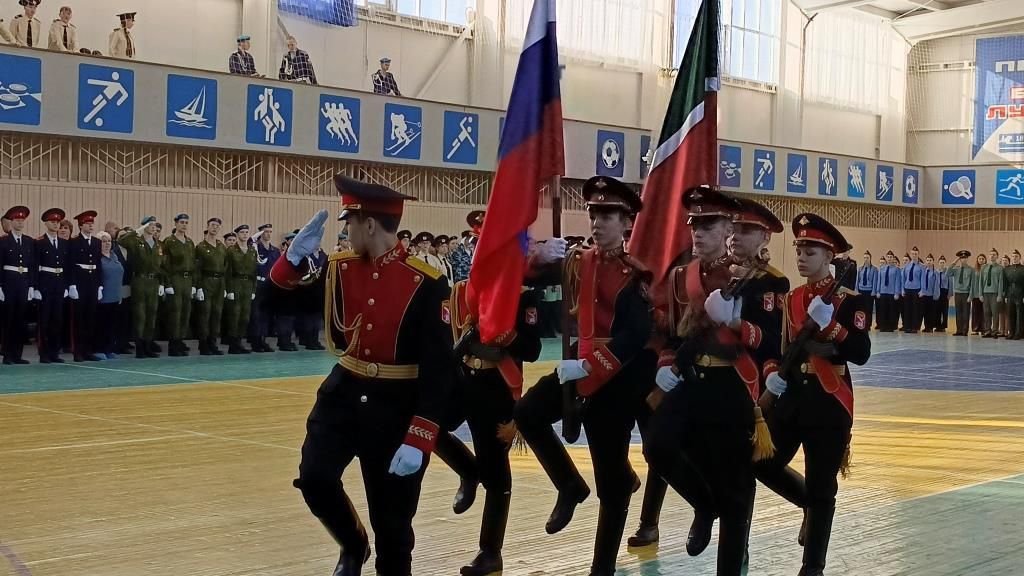 В конкурсе строя и песни победила гимназия № 3