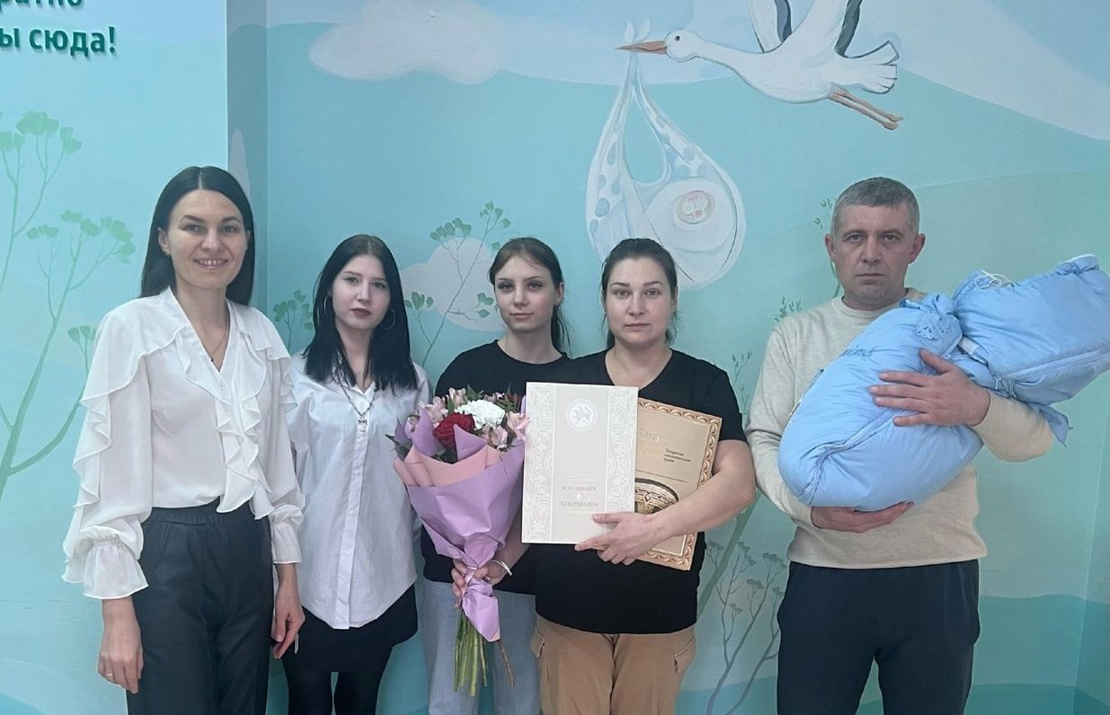 В многодетной семье из Зеленодольского района родился 8-й ребенок