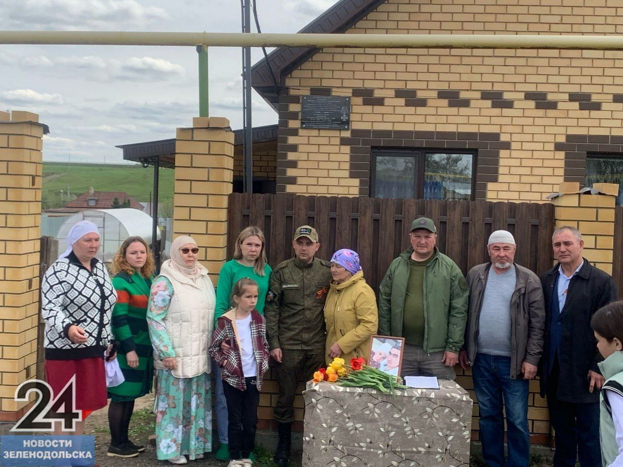 В селе Нурлаты открыли мемориальную доску в честь земляка, участника СВО Рамзиля Хузина