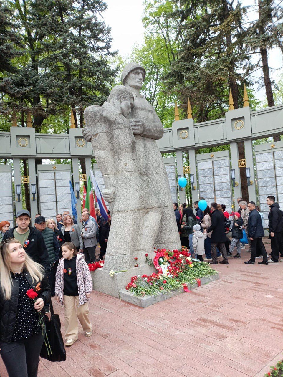 По улицам Зеленодольска проходит шествие к Парку Победы