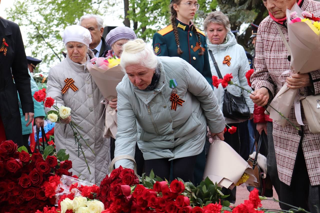 По улицам Зеленодольска проходит шествие к Парку Победы