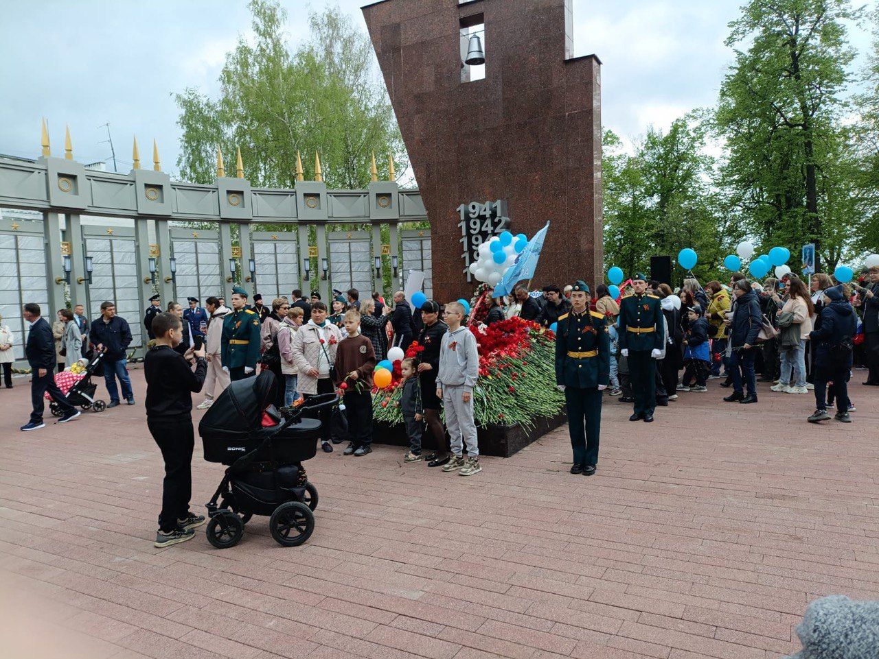 По улицам Зеленодольска проходит шествие к Парку Победы