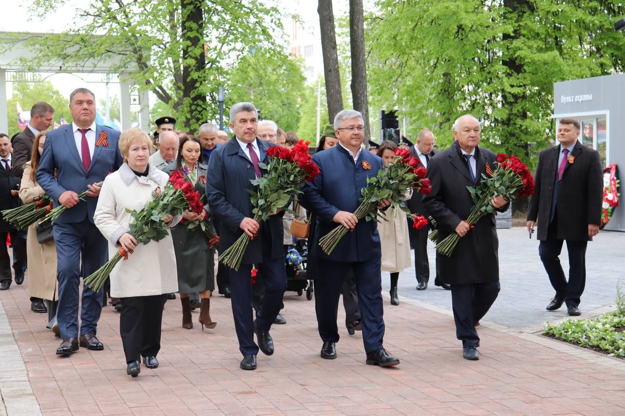 По улицам Зеленодольска проходит шествие к Парку Победы