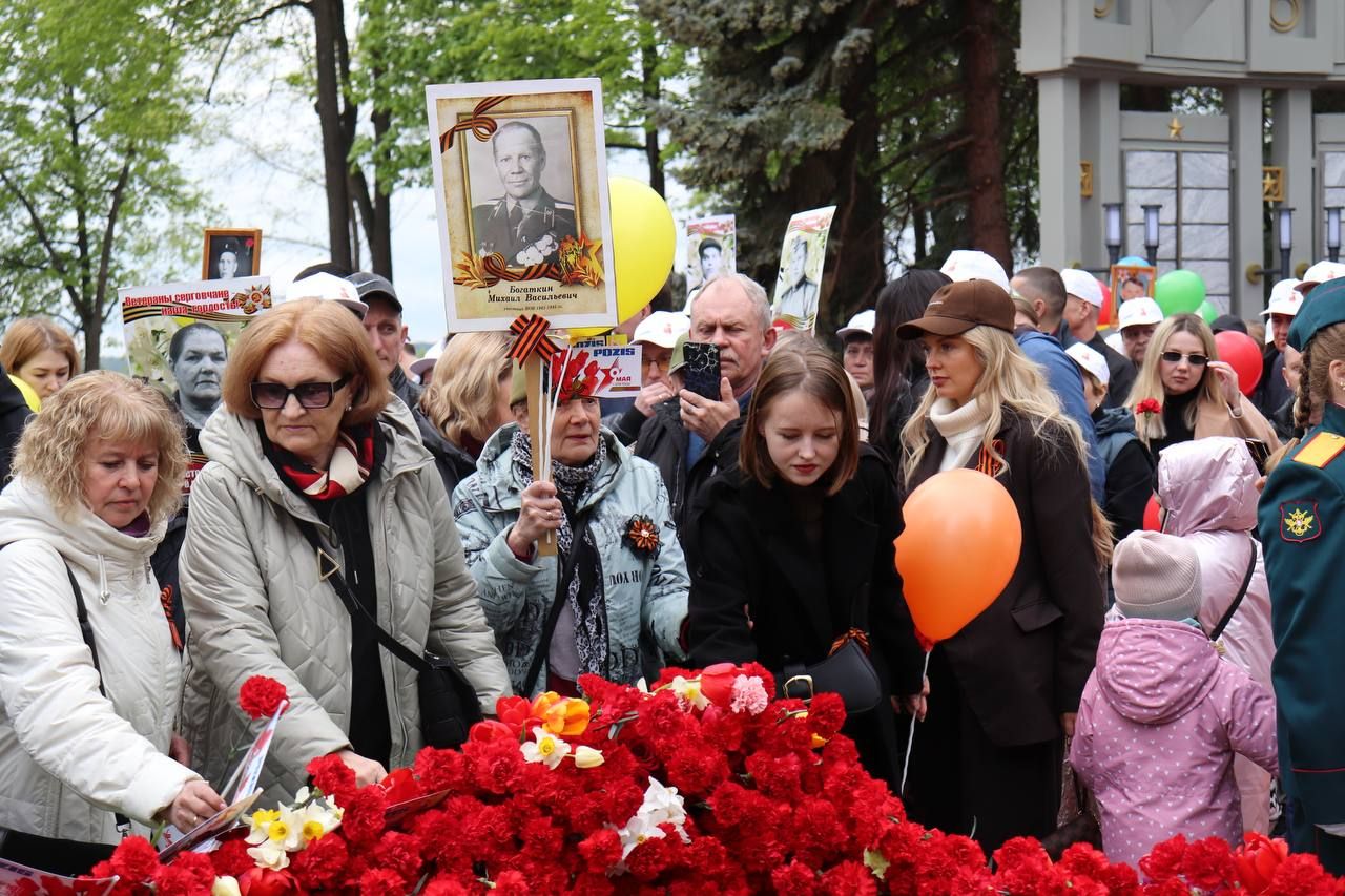 По улицам Зеленодольска проходит шествие к Парку Победы
