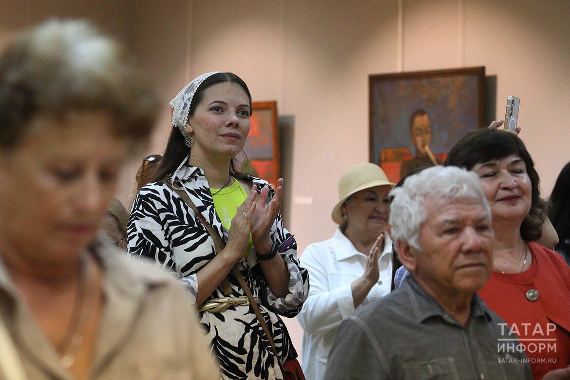 В галерее «Хазинэ» открылась выставка Фарита Валиуллина «Сказанием встаёт Казань…»