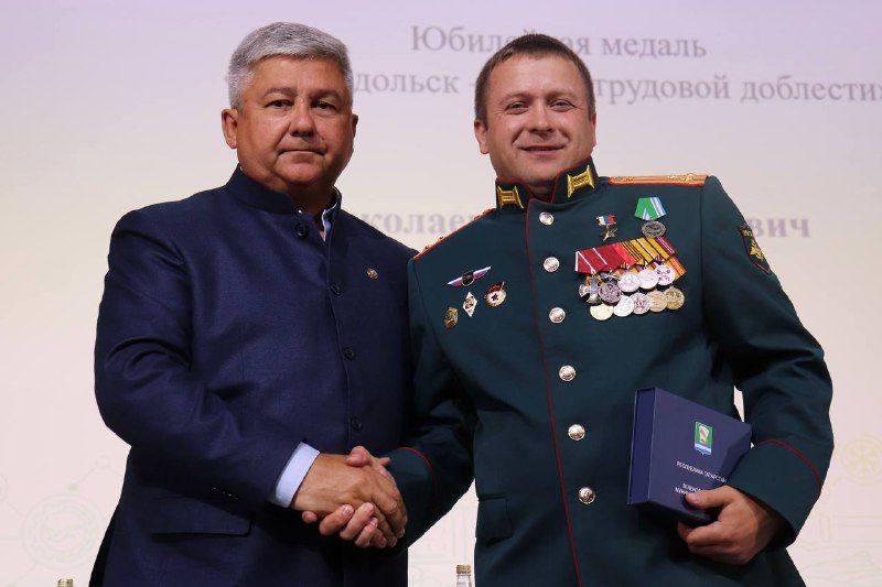 Герою России вручили медаль «Зеленодольск — город трудовой доблести»