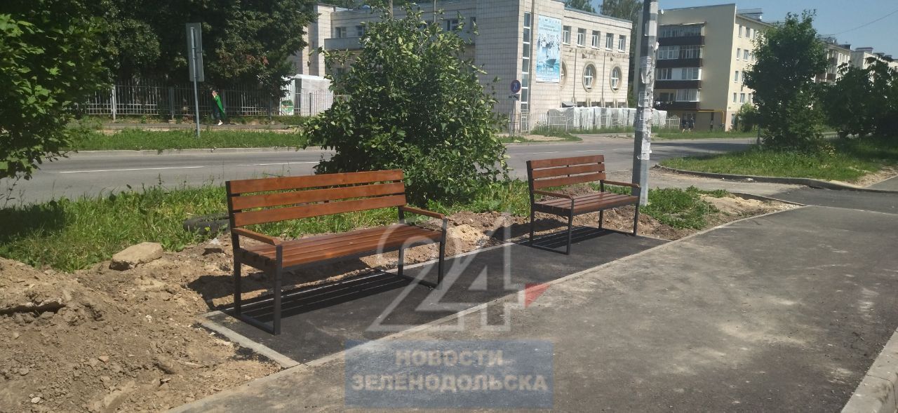 У дома № 59 по ул. Карла Маркса появился новенький асфальт и прекрасная парковка на 18 машин