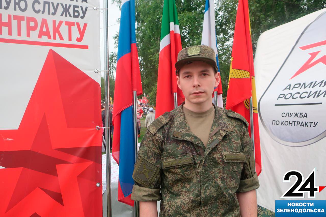На празднике Ивана Купала в Зеленодольске работал мобильный пункт отбора по контракту