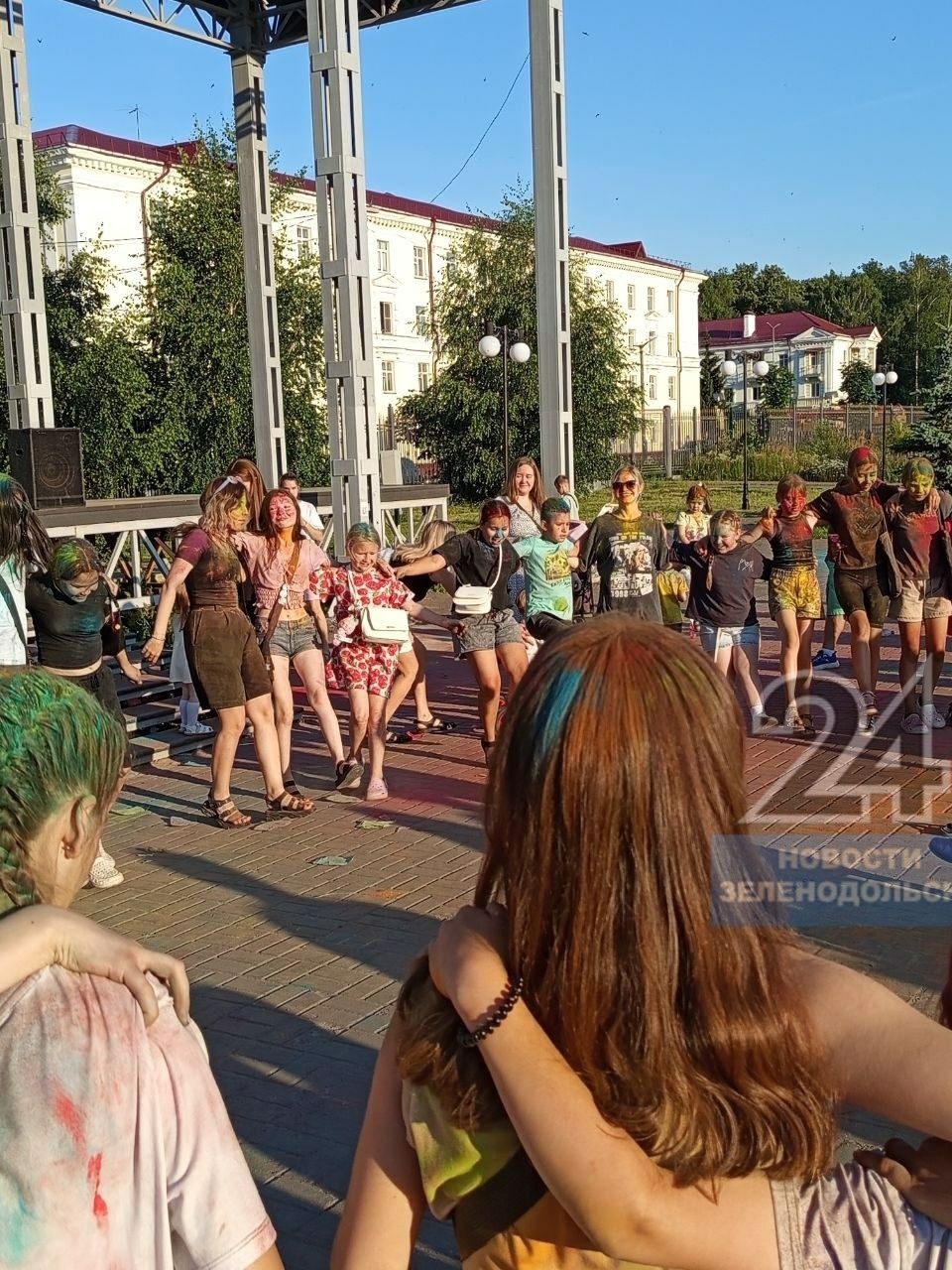 Летнее веселье в красках: в Зеленодольске прошел Фестиваль красок