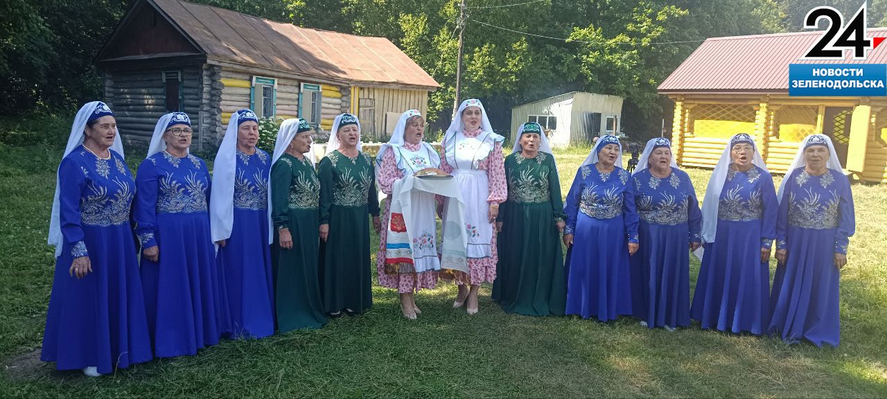 Рецепт молодости от нурлатских бабушек: коллектив «Молодые сердца» отпраздновал юбилей