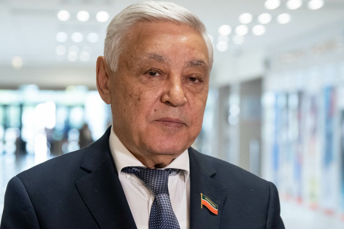Поздравление Председателя Государственного Совета Республики Татарстан Ф.Х. Мухаметшина с Днем Государственного флага Российской Федерации