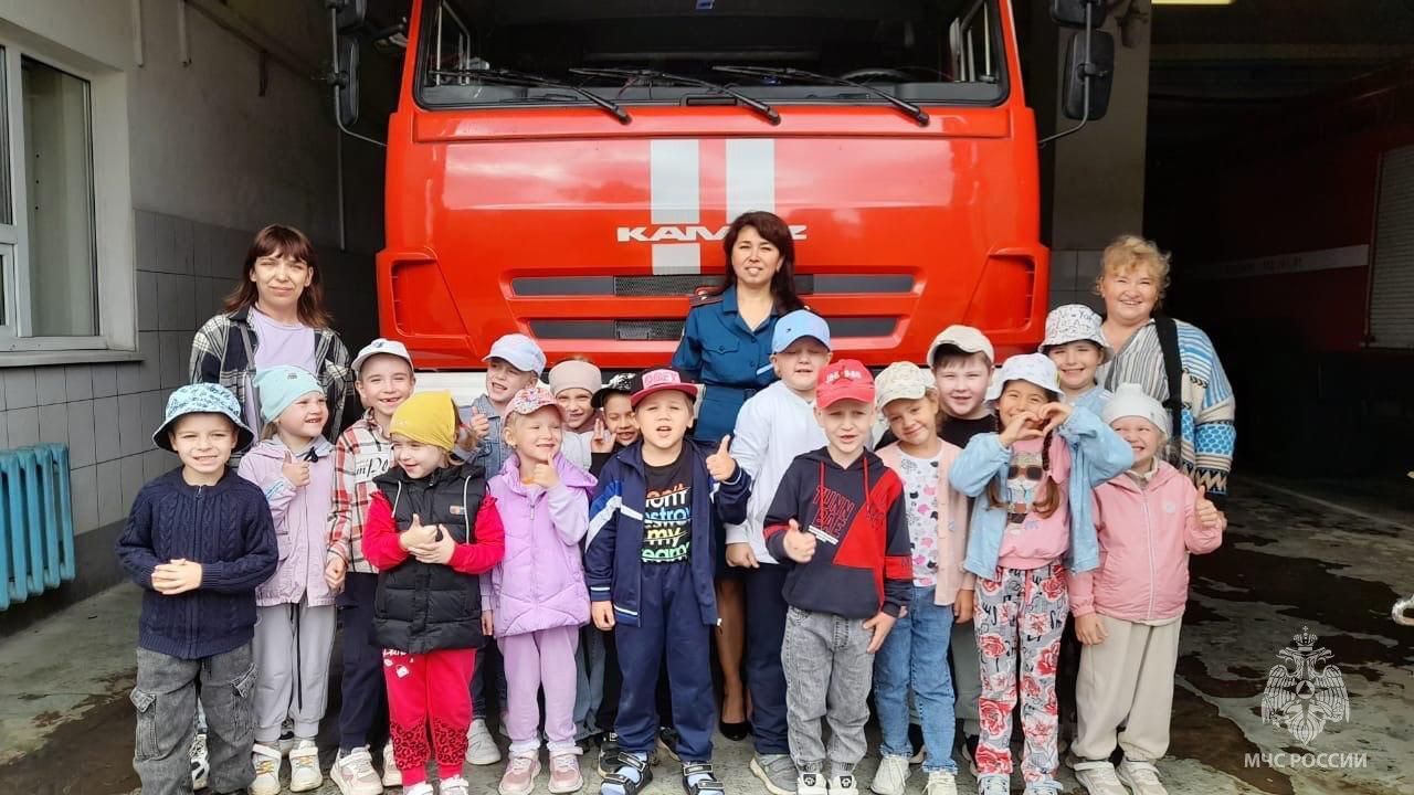 В Зеленодольском пожарно-спасательном гарнизоне провели мероприятие в честь Дня Государственного флага России