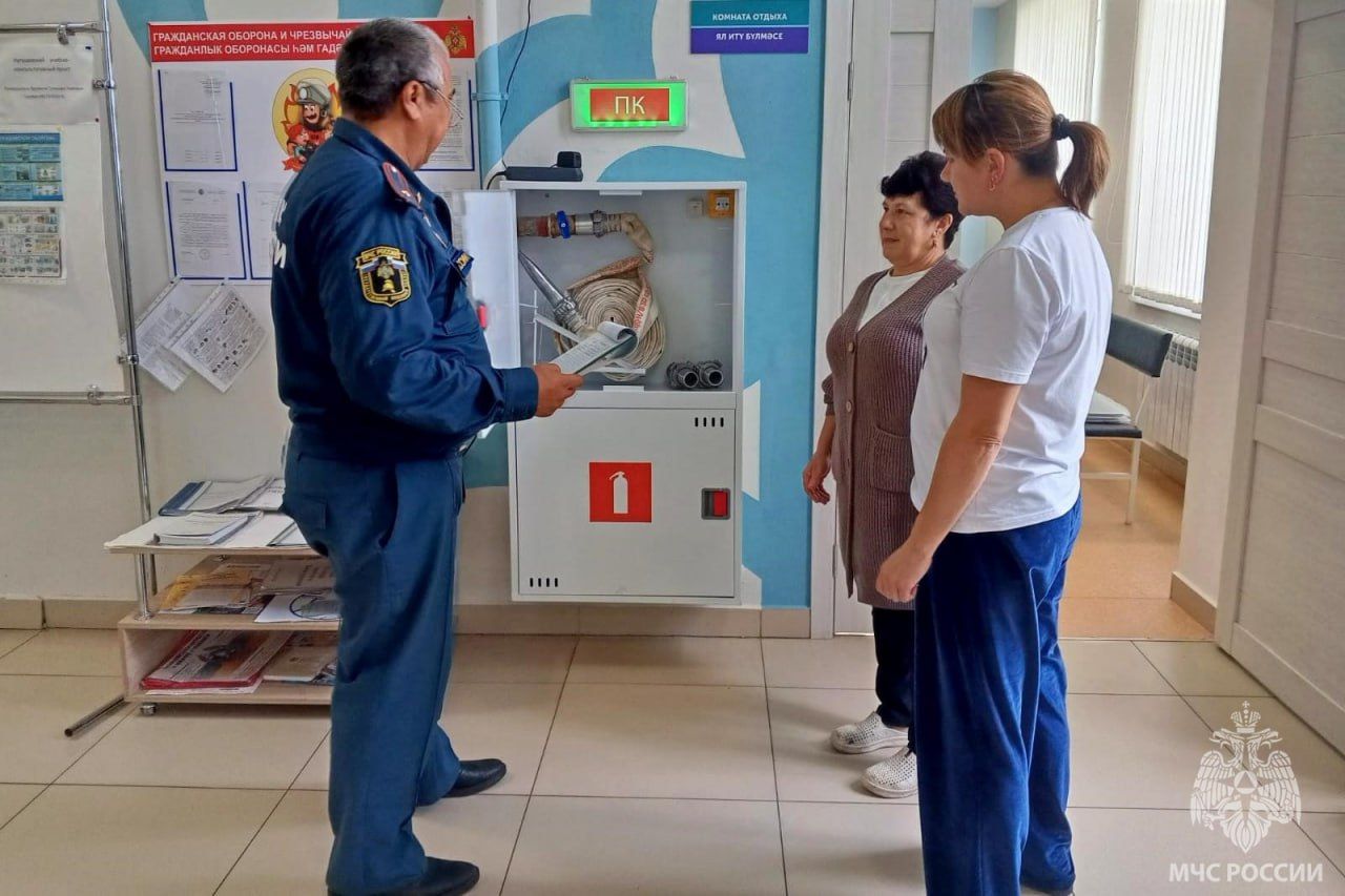 Сотрудники Госпожнадзора обследуют места проведения выборов