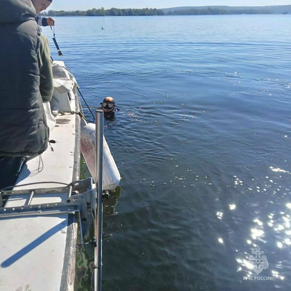 Водолазы нашли тело одного из пассажиров катера, перевернувшегося неподалеку от поселка Октябрьский