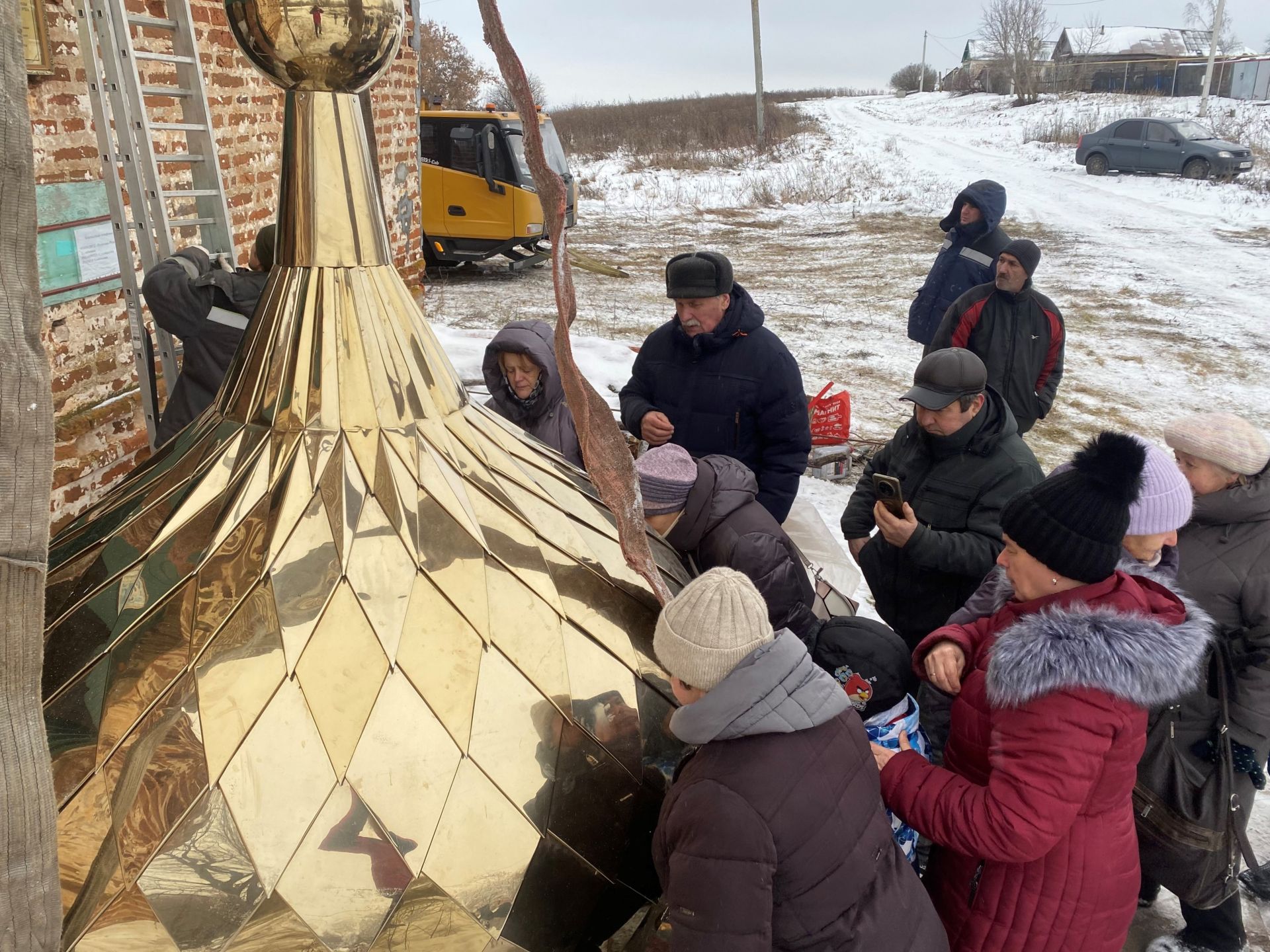 Троицкая церковь в с. Косяково благодаря энтузиастам увенчалась крестом