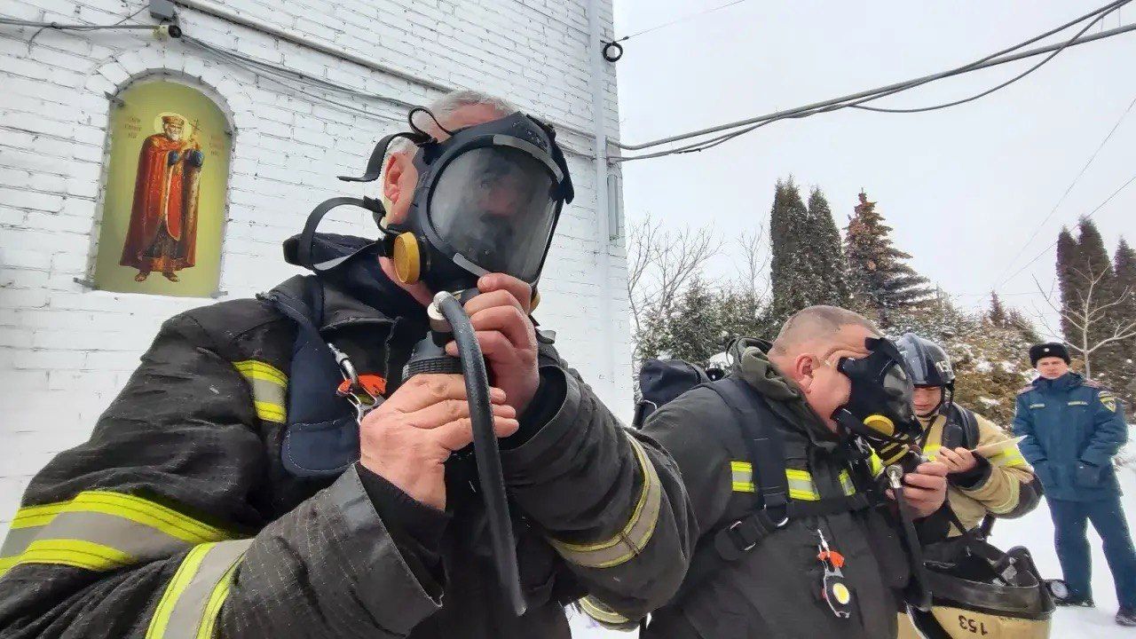В поселке Васильево провели пожарно-тактические учения на здании Храма Воздвижения Креста Господня