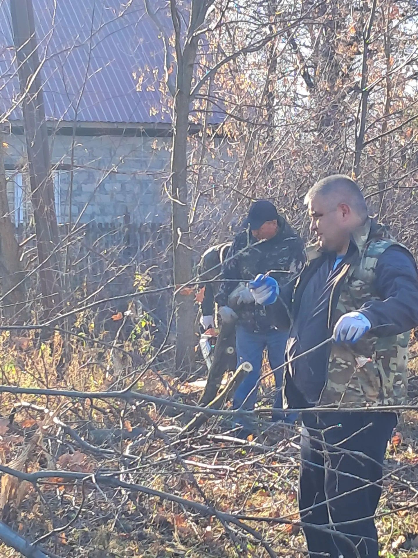 Пограничники совместно со школьниками Зеленодольска расчистили футбольное поле