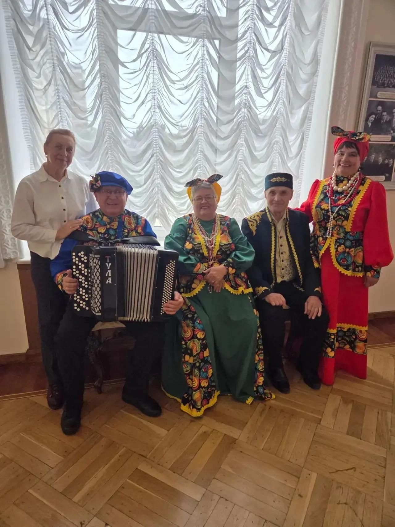 Ансамбль «Кумушки» выступил в Казанской филармонии