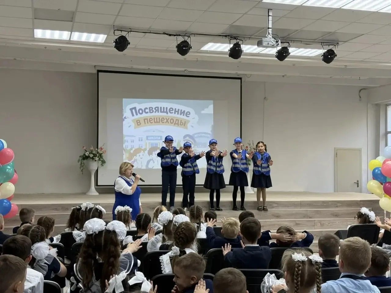 В Зеленодольском лицее им. А.С. Пушкина прошло  «Посвящение первоклассников в пешеходы»