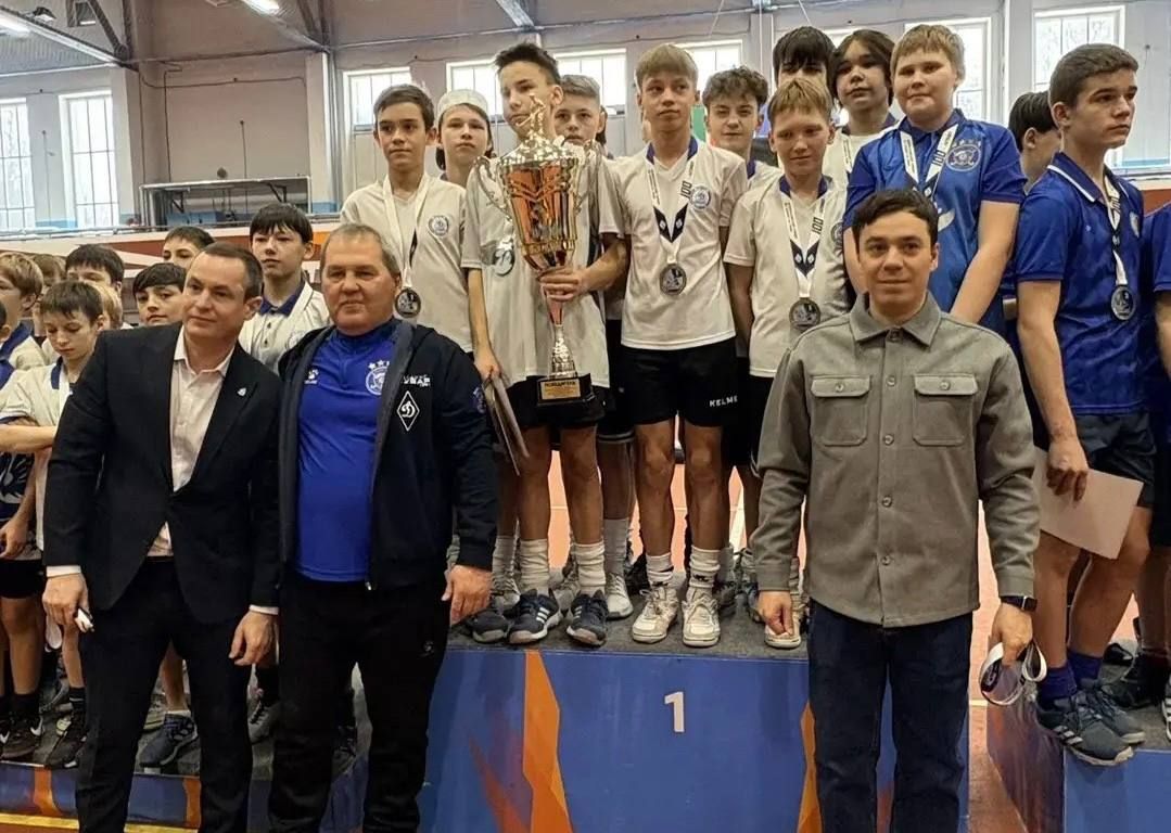 В спорткомплексе «Маяк» прошел Всероссийский турнир по хоккею на траве среди юношей