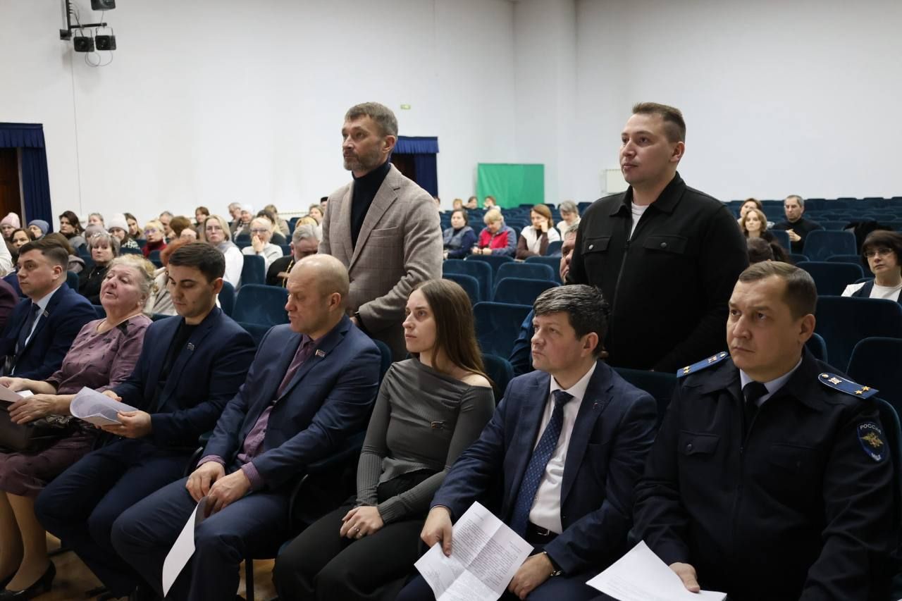 В Нижних Вязовых прошла ежегодная отчетная сессия