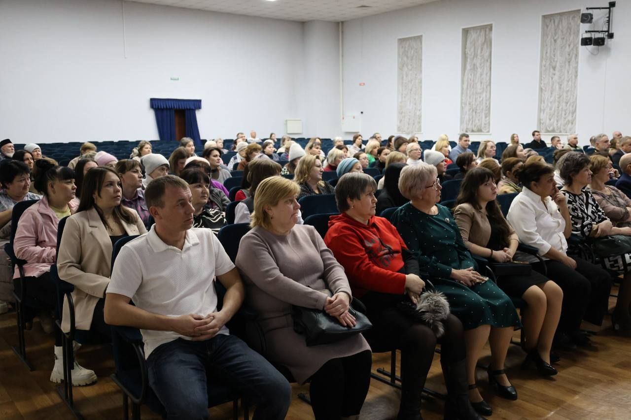 В Нижних Вязовых прошла ежегодная отчетная сессия