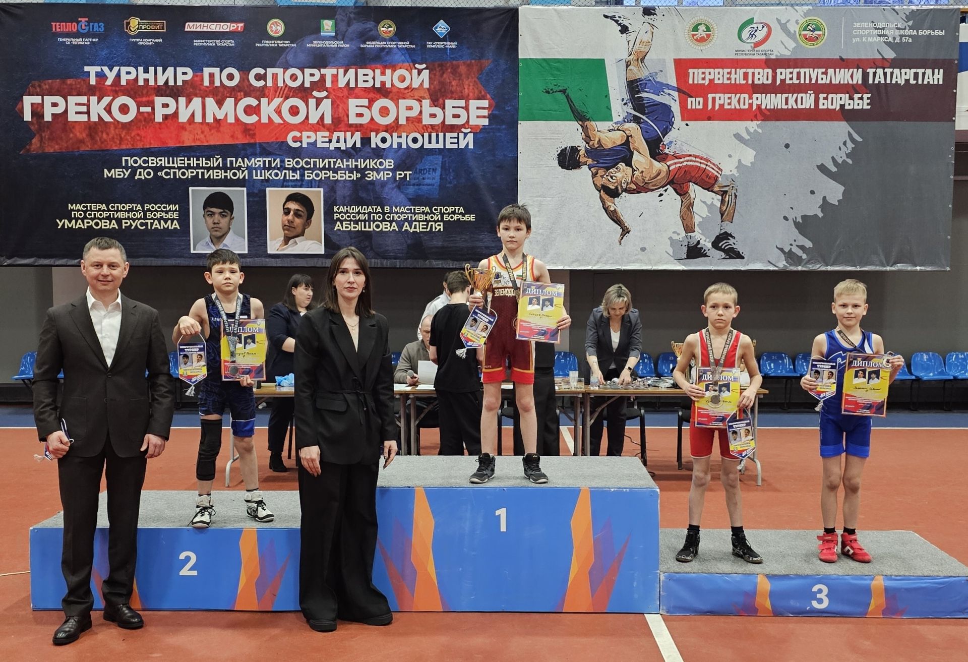 В Зеленодольске состоялись состязания по борьбе, собравшие 170 спортсменов