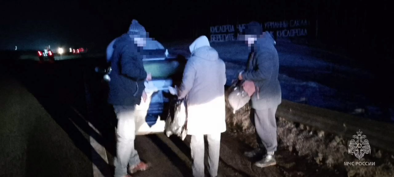 Сотрудники МЧС Татарстана спасли семью с младенцем из замерзавшей машины