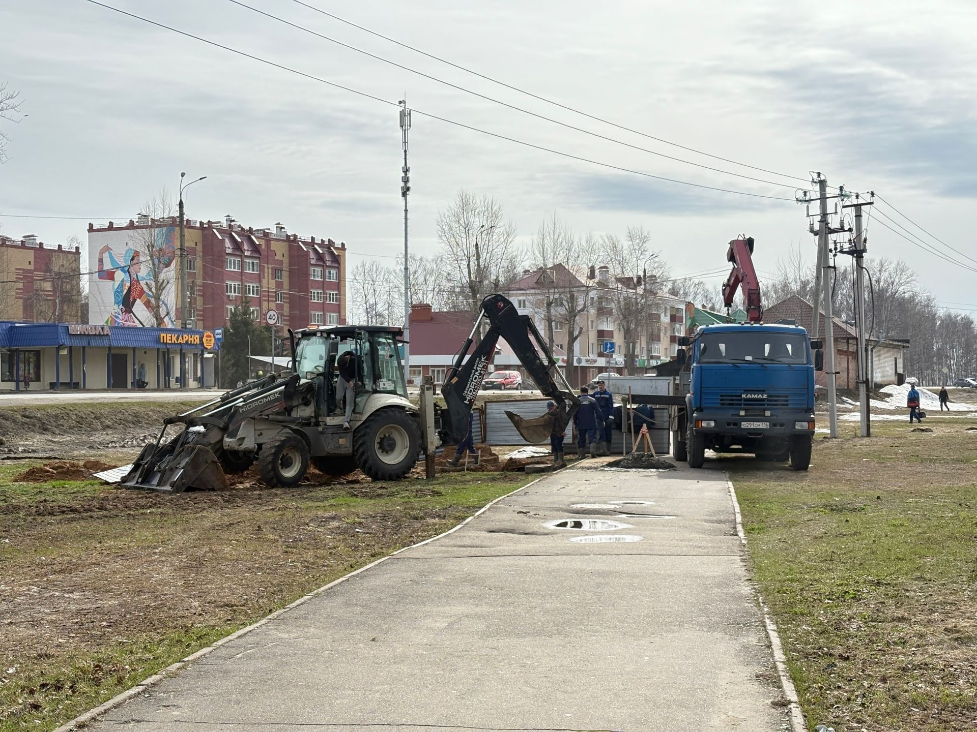 В Зеленодольске на улице Столичной ликвидировали провал на канализационном коллекторе