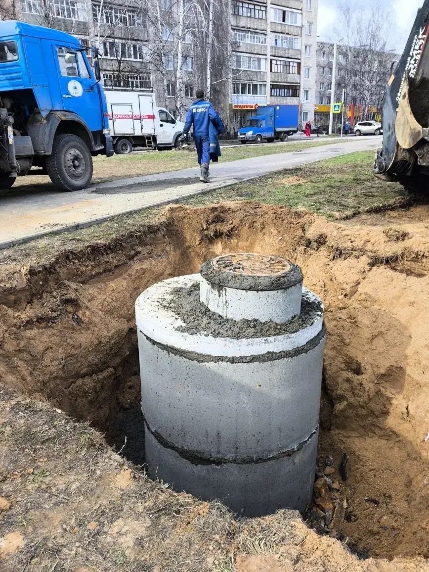 В Зеленодольске на улице Столичной ликвидировали провал на канализационном коллекторе