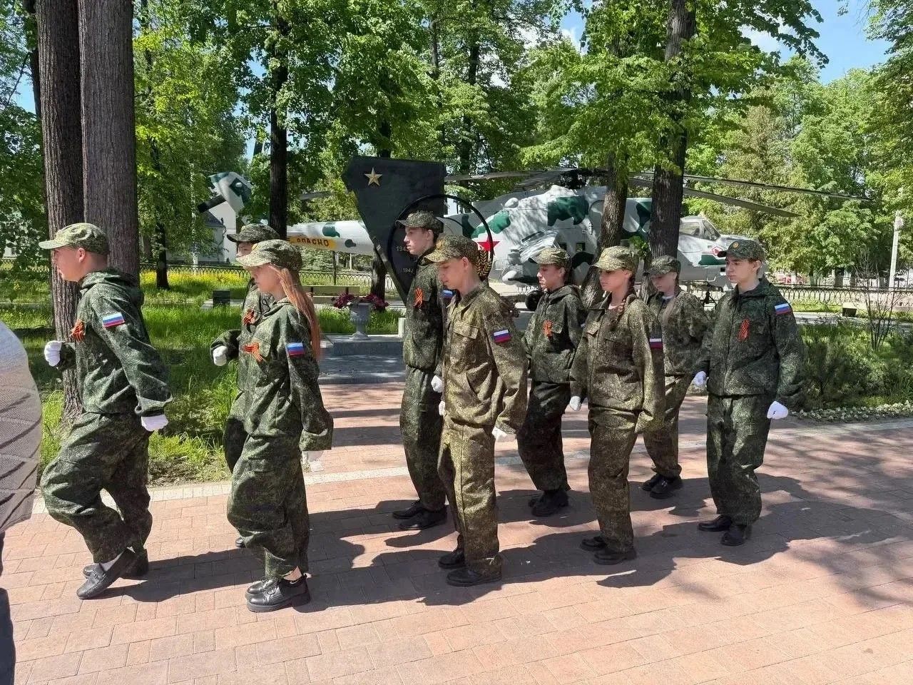 В городском Парке Победы продолжают нести Вахту Памяти ученики зеленодольских школ