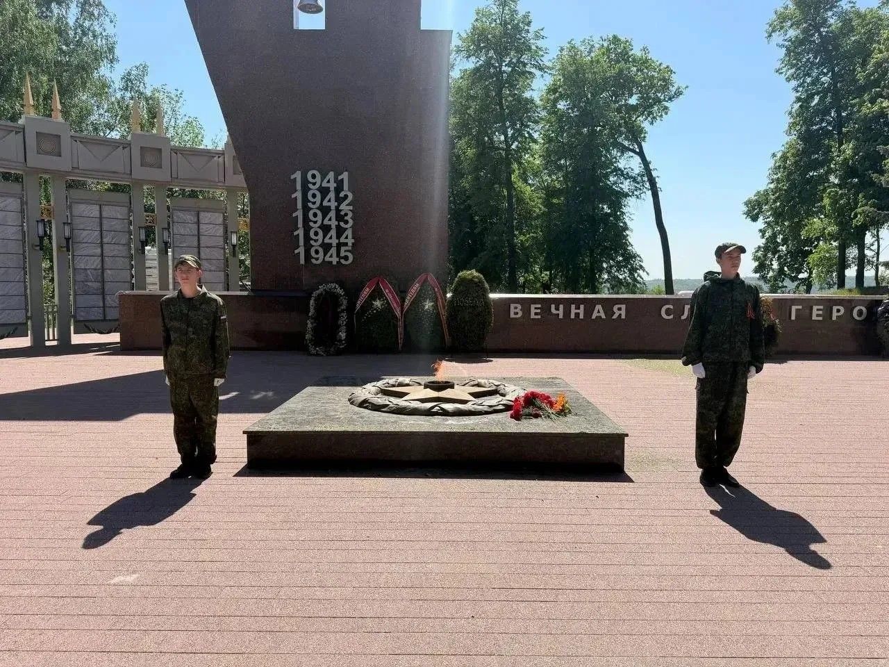 В городском Парке Победы продолжают нести Вахту Памяти ученики зеленодольских школ