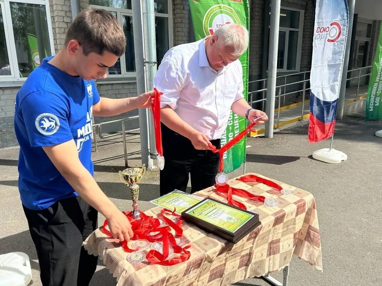 В Зеленодольске прошел IV ежегодный турнир по мини-футболу среди сборных команд отцов и детей