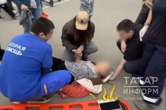 В Казани подростки, ехавшие вдвоем на самокате, сбили 92-летнюю бабушку