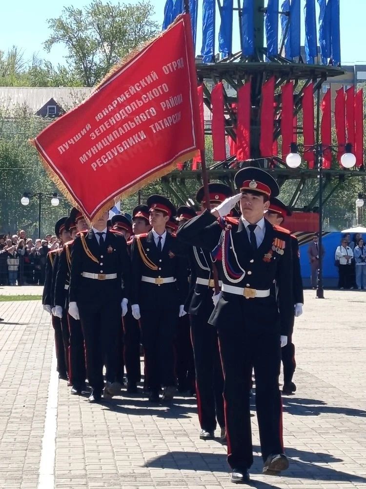 Парадные расчеты прошли колоннами по главной площади Зеленодольска