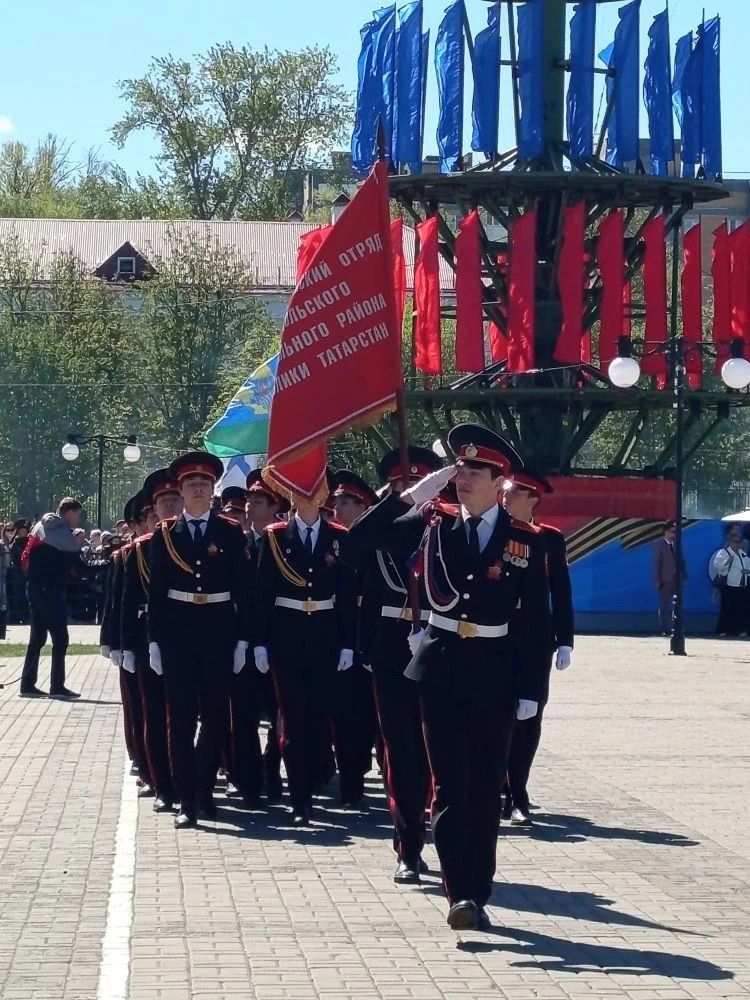 Парадные расчеты прошли колоннами по главной площади Зеленодольска