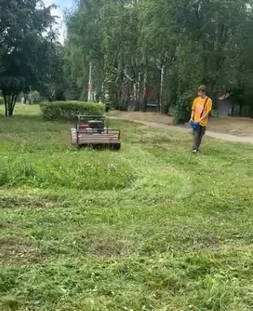 В Зеленодольске ведется регулярный покос травы