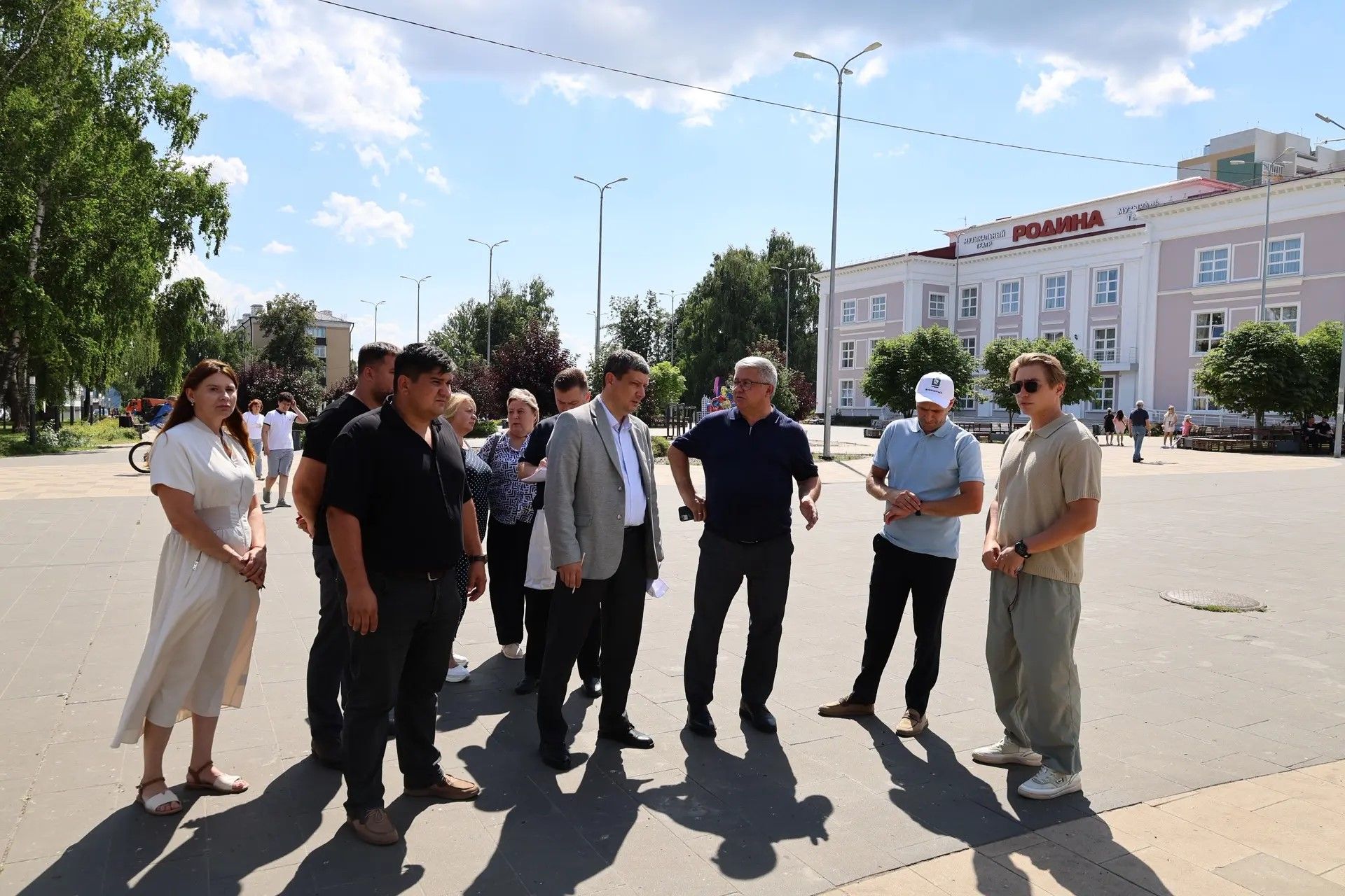 Михаил Афанасьев провел традиционный пеший обход города