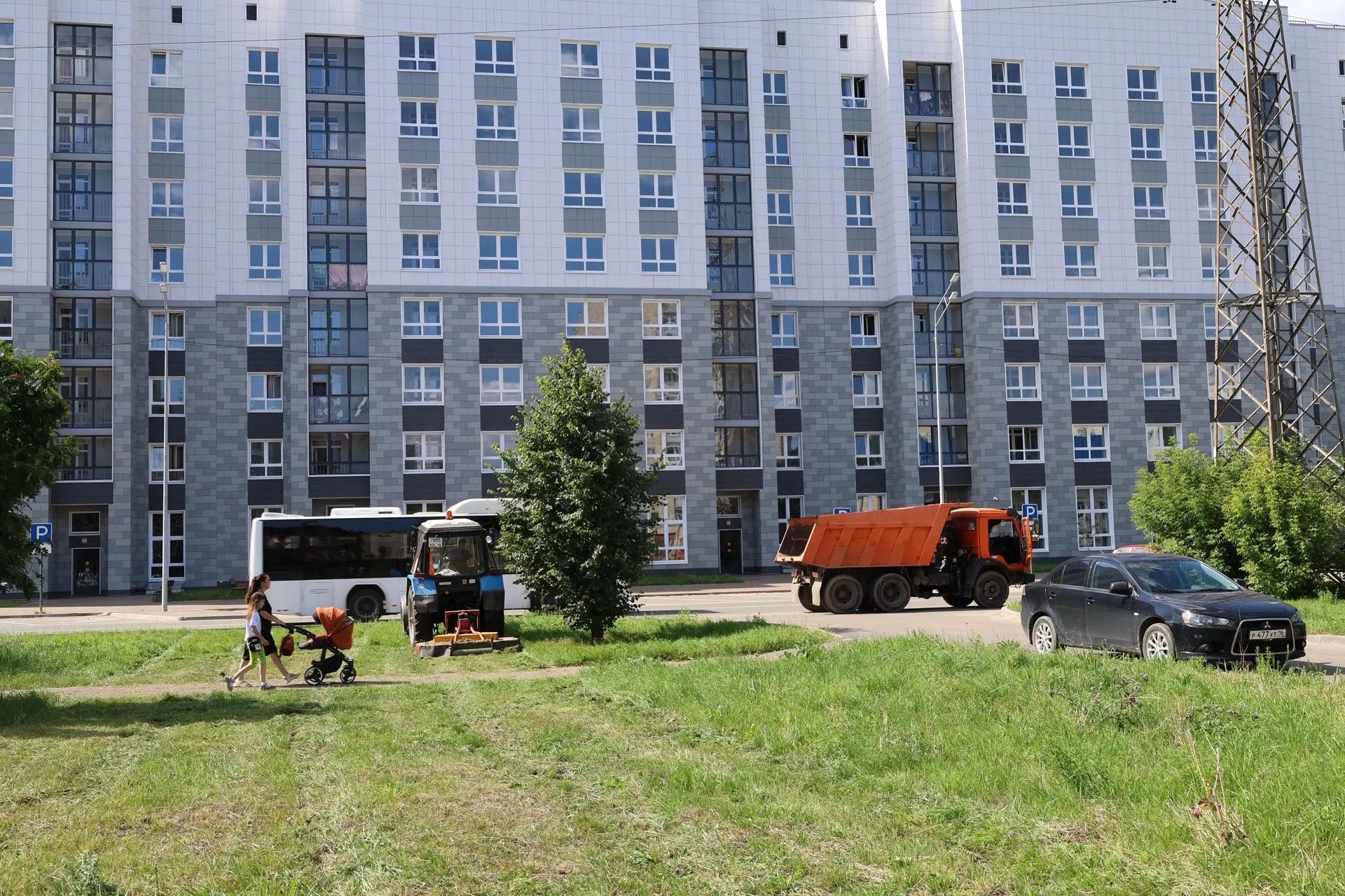 Михаил Афанасьев провел традиционный пеший обход города