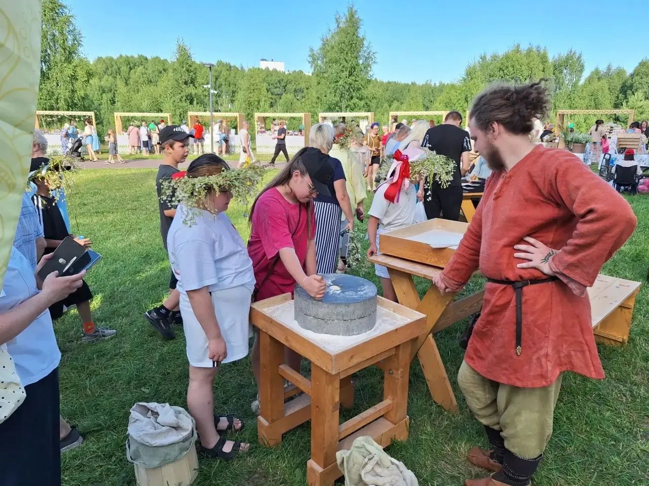В городе мастеров на празднике Ивана Купалы в Зеленодольске работала ручная мельница