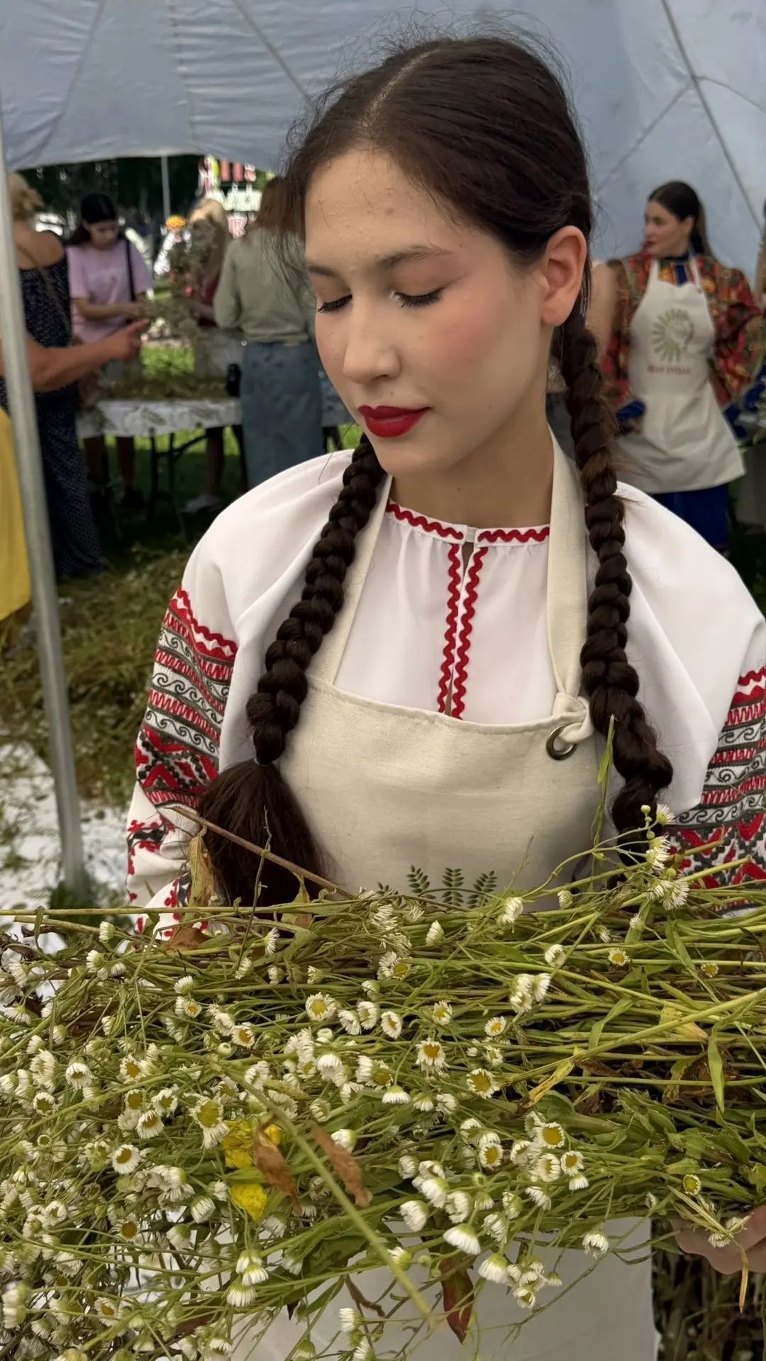 Сегодня в Зеленодольске каждый может сплести венок