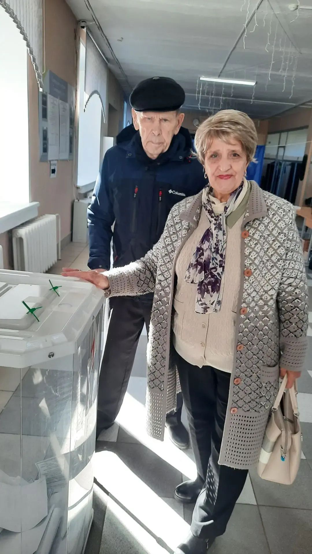 Председатель Совета ветеранов работников образования проголосовала в родной гимназии