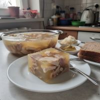 Идеальный холодец из свинины и курицы: мясо и бульон в каждой ложке