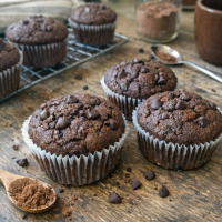 Шоколадные маффины на сметане и кипятке: секрет воздушной текстуры