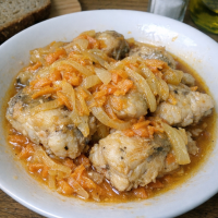 Минтай в томатном соусе: невероятный вкус и нежность