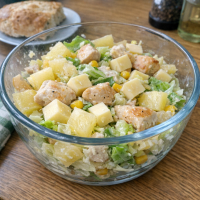 Салат с курицей, ананасами и сыром: сладкое, солёное, острое