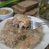 Мясорубка вместо желатина: секрет упругого холодца без химии