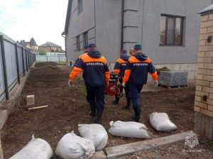 Мобильный отряд МЧС из Татарстана продолжает оказывать помощь в Оренбурге