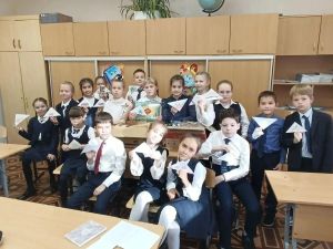 Гимназия №3 собрала 20 тысяч рублей для бойцов СВО